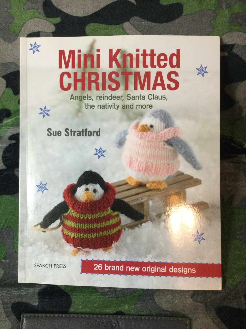 Mini Knitted Christmas by Sue Stratford - Festive Red & Pink Penguins